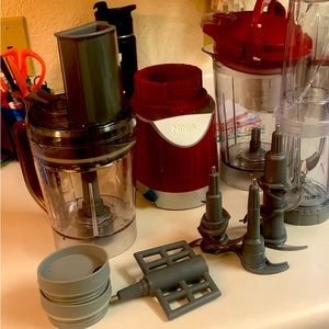 Ninja Pulse 40oz Blender With Food Processor and Smoothie Cups and lids.